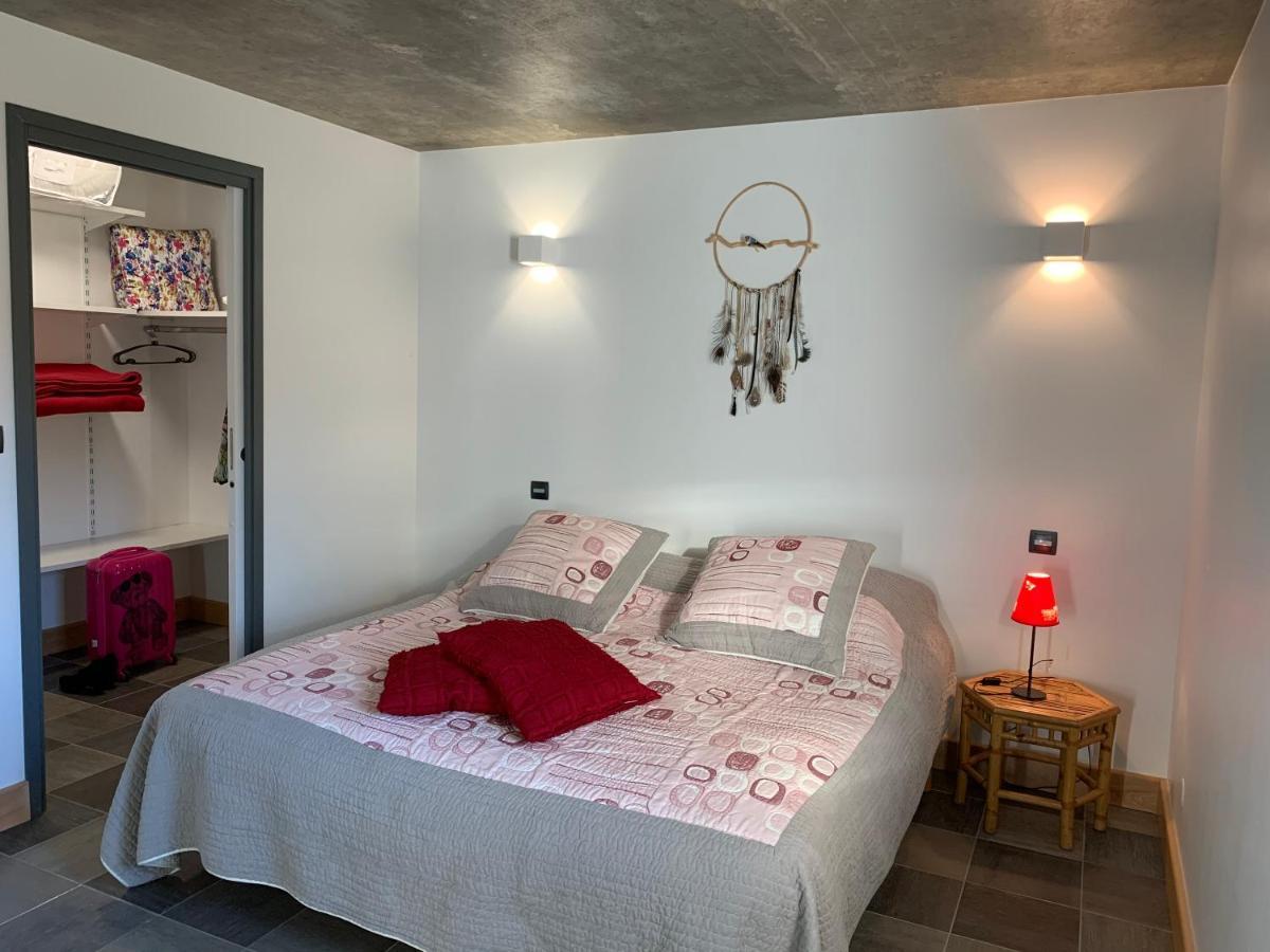 Bed and Breakfast Domaine De La Rue De La Tour Valsonne Exterior foto